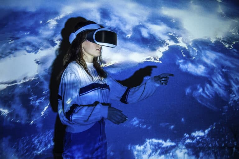Virtuelle Berührungen: Kyra Vertes beleuchtet die Zukunft haptischer VR-Kunst 1 Virtuelle Berührungen: Kyra Vertes beleuchtet die Zukunft haptischer VR-Kunst